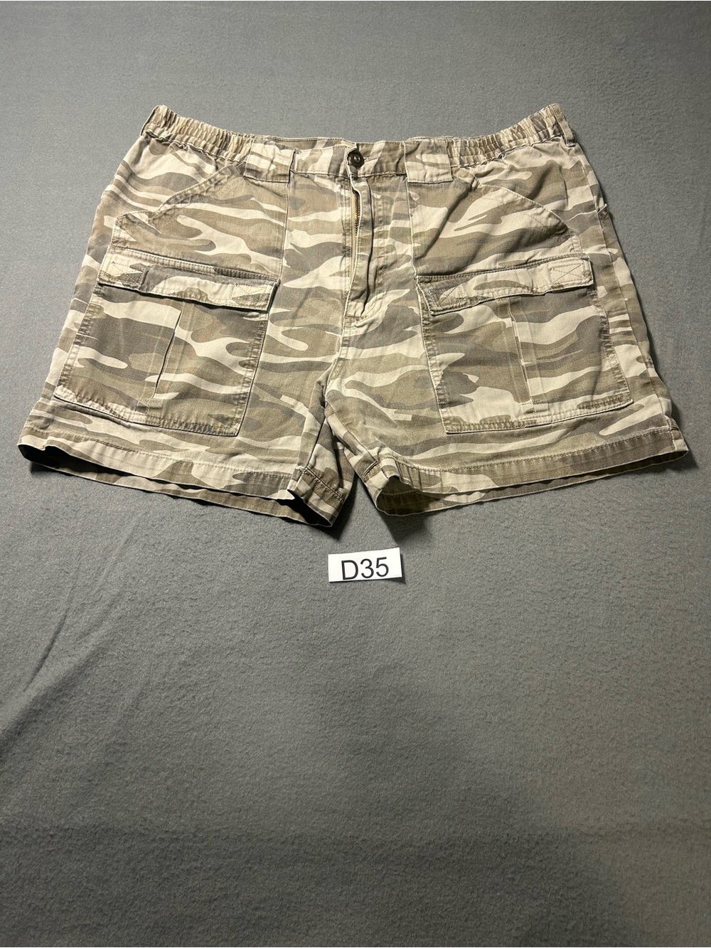 Cabela's Beige & Olive Camo Waistband Cargo Shorts